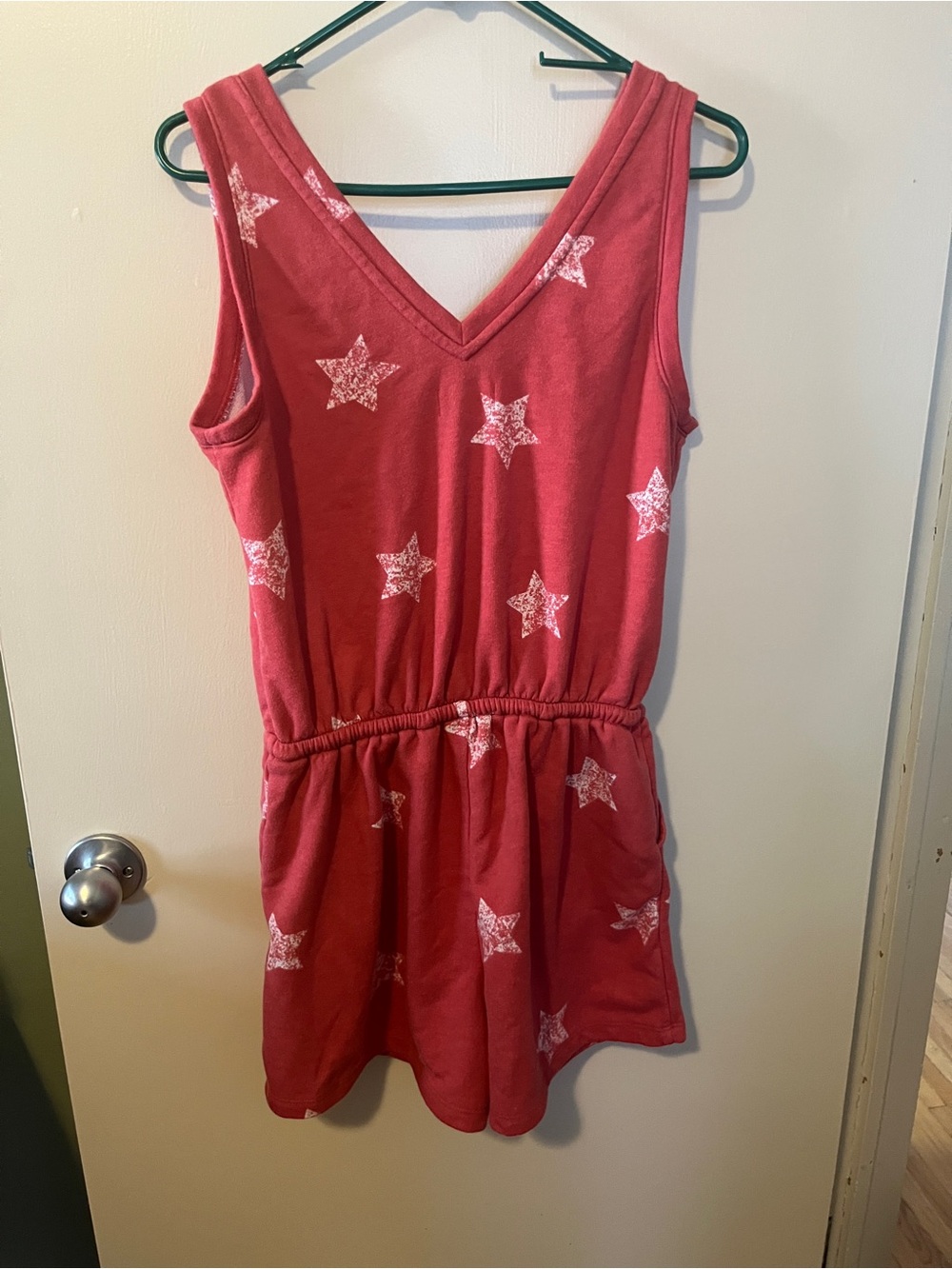 Lou & Grey Faded Red Star Print V-Neck Shortall/Romper - Picture 2 of 5